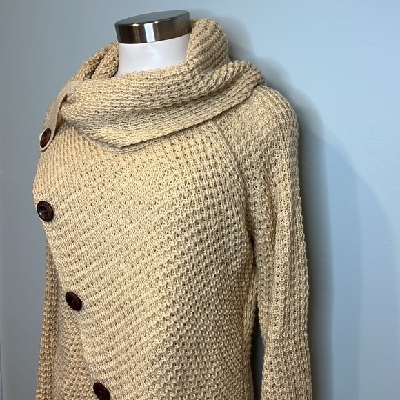 ✨HOST PICK✨ Women’s Button Sweater - Picture 6 of 11